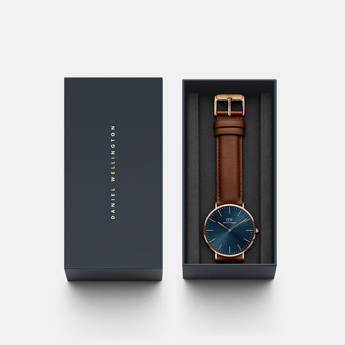 Daniel Wellington Leather Blue watch
