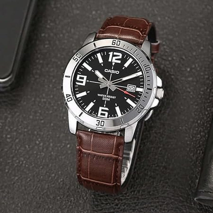 Enticer Men Quartz Black Dial Analog Leather Watch A1370