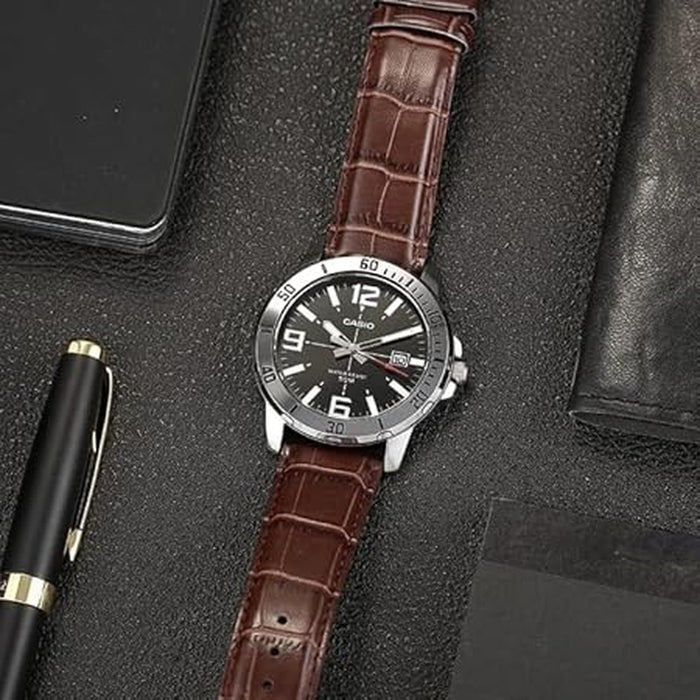 Enticer Men Quartz Black Dial Analog Leather Watch A1370