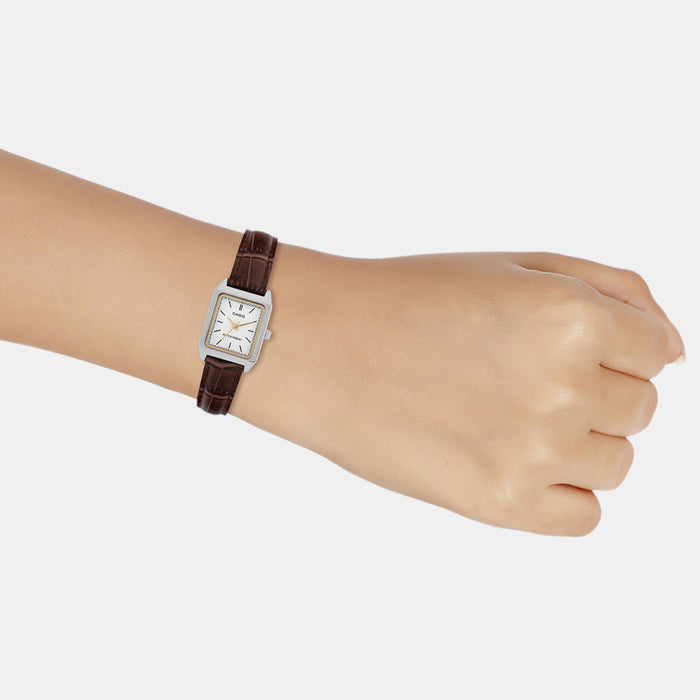 Enticer Women Quartz White Dial Analog Leather Watch A2290