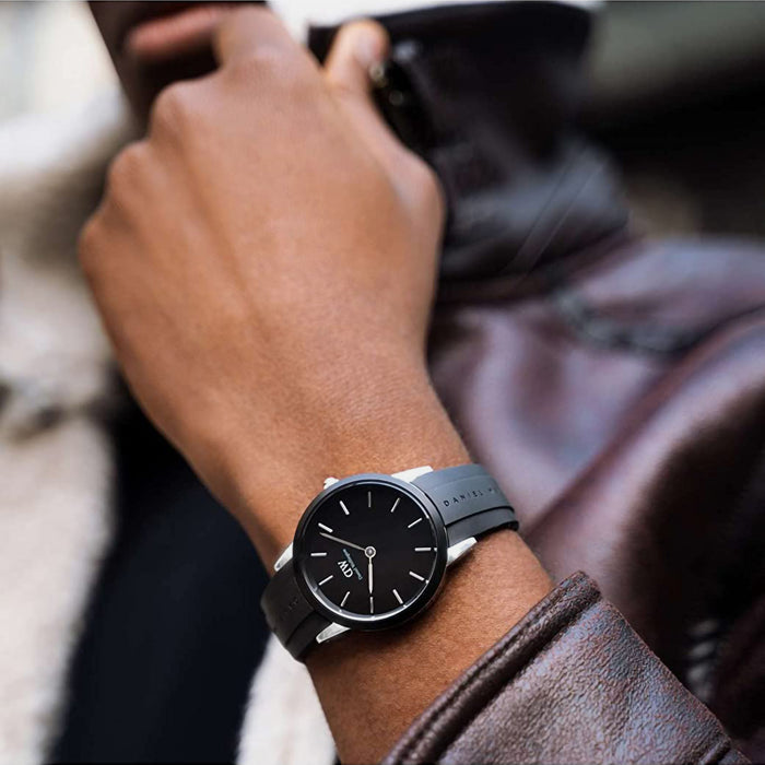 Daniel Wellington Round Quartz Analog Men watch