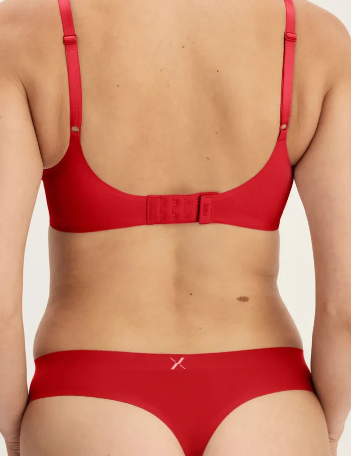 Ashley has 39“ hips wearing KNIX S | Back view of model wearing the Light Leakproof UltraThin No-Show Thong highlighting the coverage and smooth fit | Shimmer Cherry